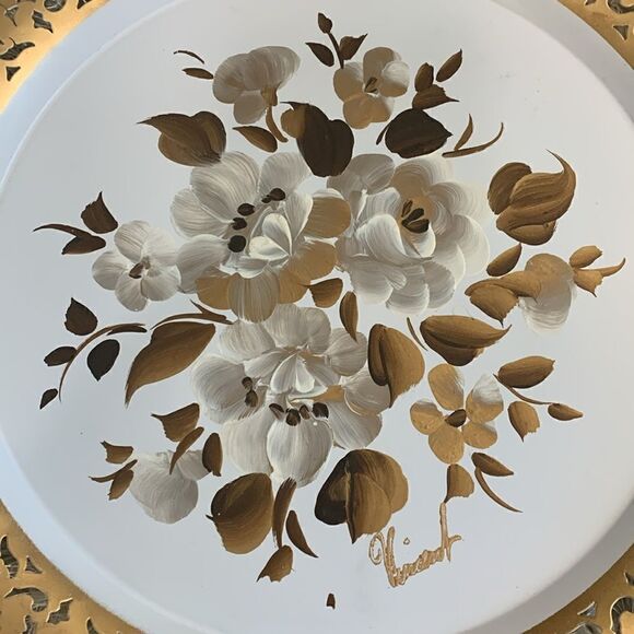 Vintage Nashco Mew York Round Hand-Painted Flower Metal Tray Pierced
Lace Edge - Picture 5 of 17